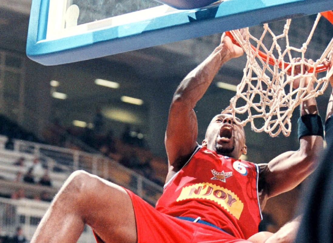 Το παιδί με τα ελατήρια στα πόδια: Ο μεγαλύτερος σόουμαν που πέρασε ποτέ απ' την Α1 ήταν ένα επιθετικό υπερόπλο