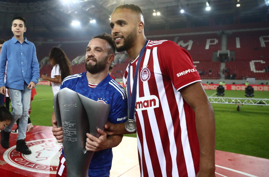 Ελ Αραμπί - Βαλμπουενά: Οι δύο ερυθρόλευκοι θρύλοι έσμιξαν ξανά!