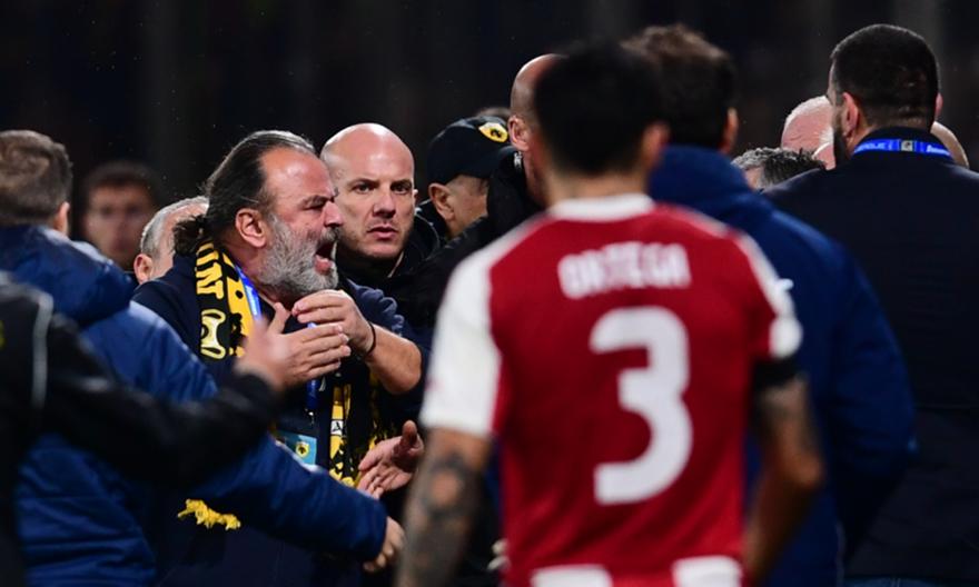 Ολυμπιακός: «Τραμπουκισμοί στο γήπεδο της ΑΕΚ, ο Ηλιόπουλος επιτέθηκε λεκτικά στον διαιτητή και στον Μεντιλίμπαρ»