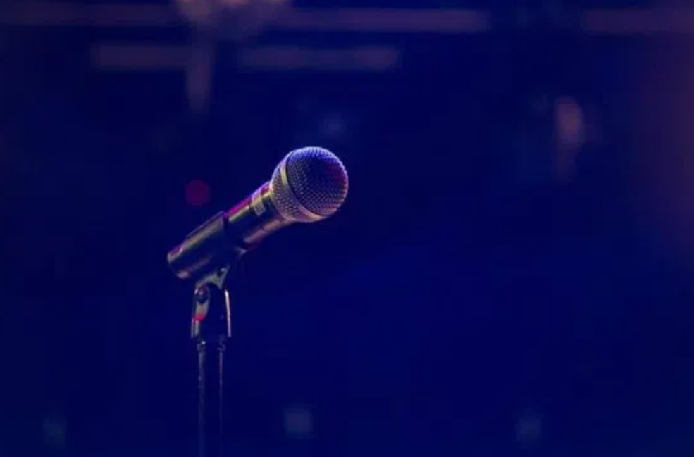 Καταγγελία που σοκάρει για πολύ γνωστό τραγουδιστή