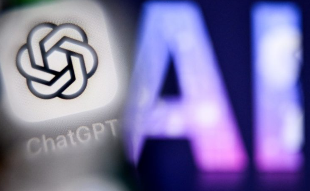 Ρωτήσαμε το ChatGPT: Μας κατασκοπεύει το κινητό μας; - Η απάντηση που σοκάρει