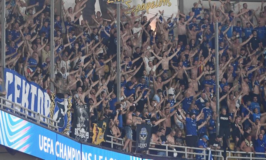 12 συλλήψεις, μητέρα με τον ανήλικο γιο της για βεγγαλικό και όπλα σε οπαδούς της Λέφσκι