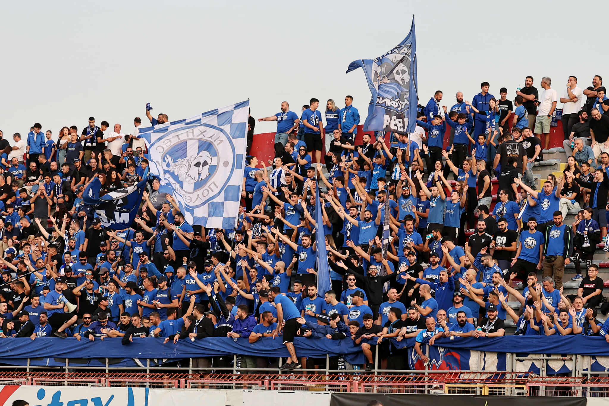 ΜΑΧΗΤΕΣ: Εντυπωσιακό σκηνικό στο πέταλο και πανό με νόημα! (ΦΩΤΟΓΡΑΦΙΕΣ)