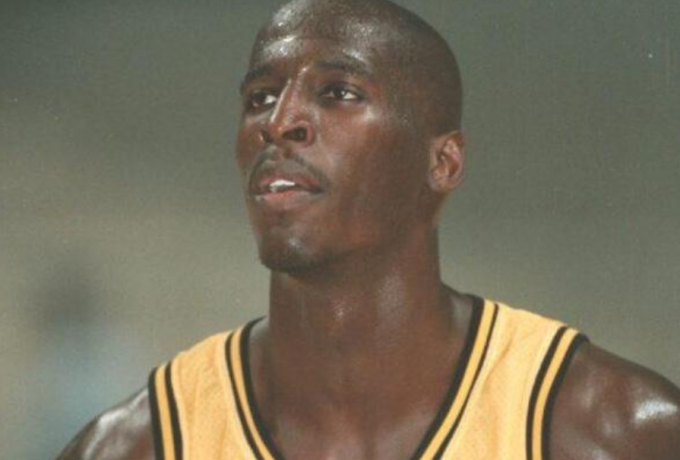 «Θηρίο», αλλά… ατσούμπαλος: Ο παλίκαρος που τόλμησε να καρφώσει μπροστά στον Βράνκοβιτς!