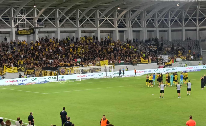 Αποθέωση, ανταπόδοση με χειροκρότημα και… συνθήματα για πρόκριση ενόψει της ρεβάνς