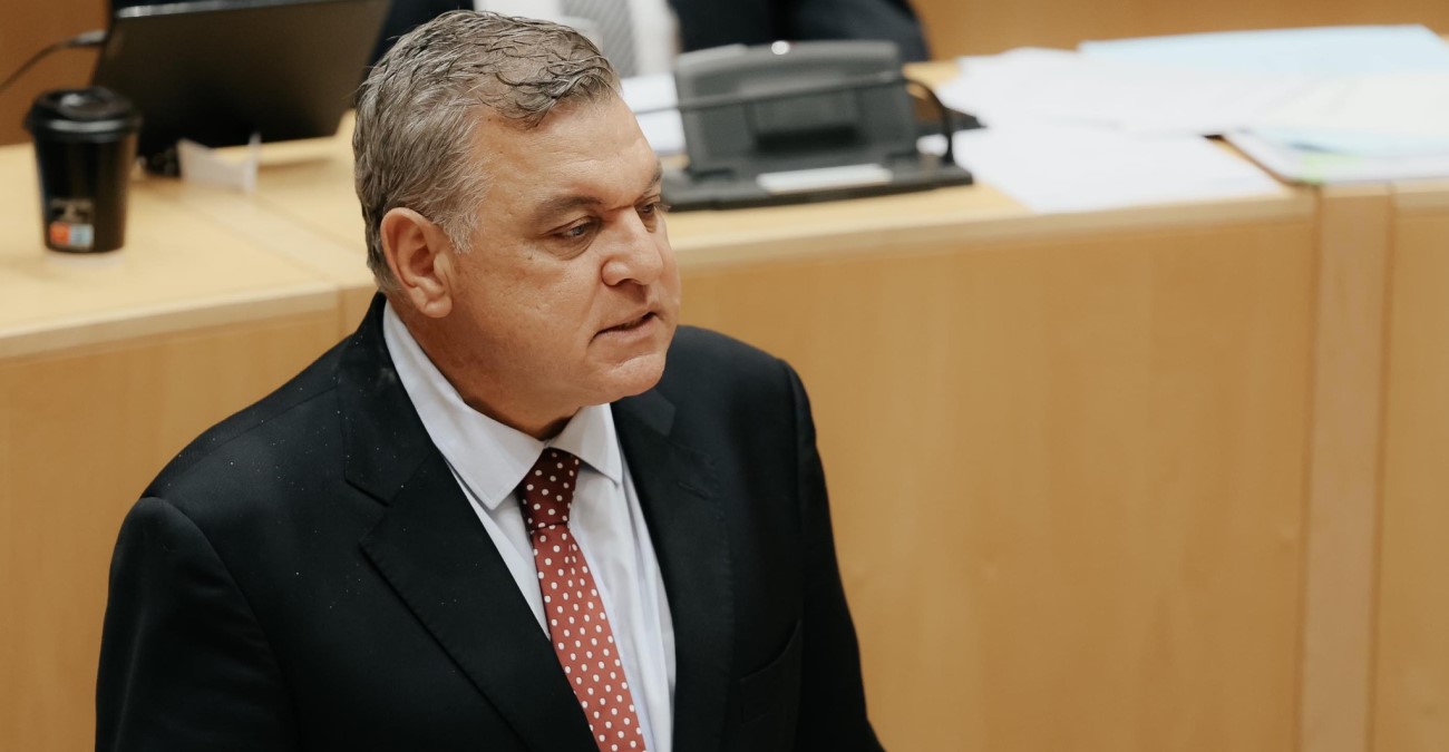 Σάλος μετά την καταγγελία κατά Σύκα για ξυλοδαρμό: Τα επόμενα βήματα στον ΔΗΣΥ - Στη ΝΥ ο φάκελος