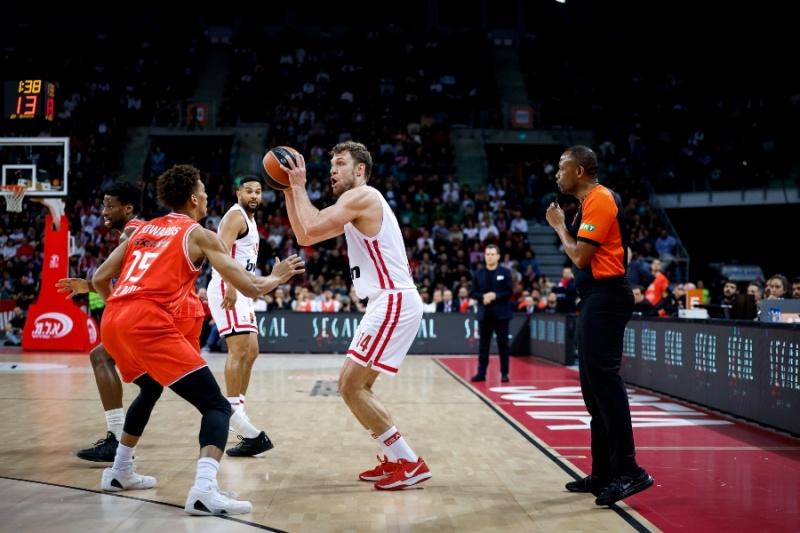 Δεν καταλαβαίνει τίποτα ο Ολυμπιακός, κέρδισε και τη Χάποελ στη βραδιά του Σάσα και του Φαλ και κλειδώνει την πρωτιά!