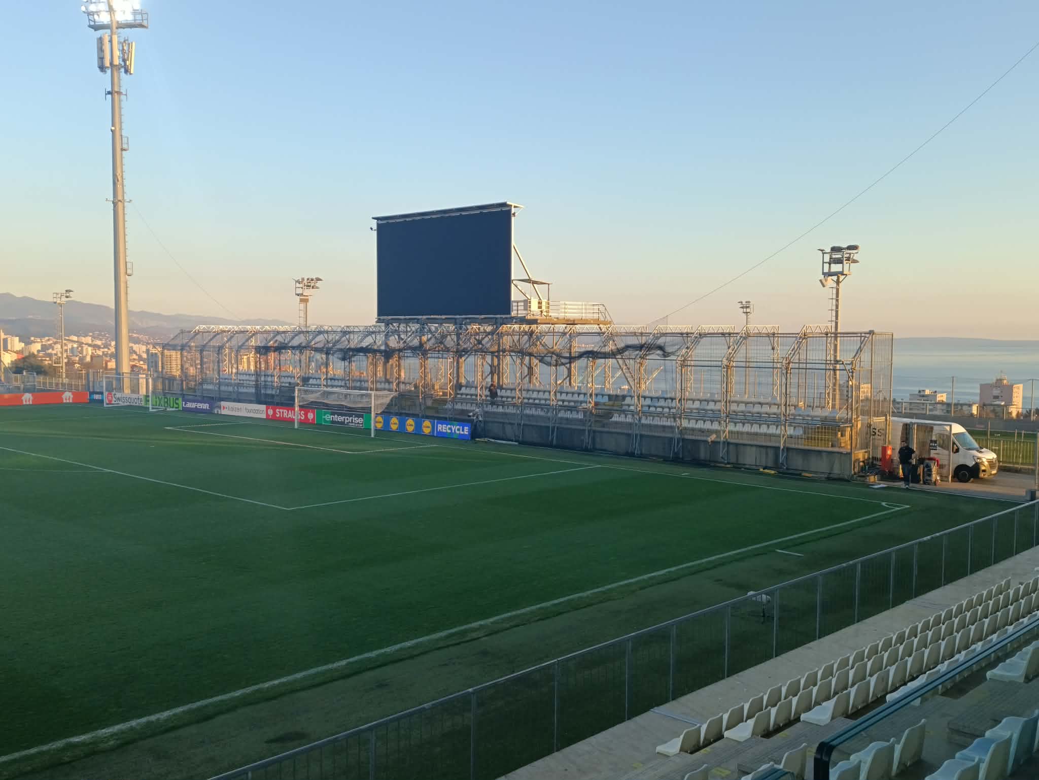 Το ThemaSports Στάδιο Ρουγέβιτσα - Αυτό είναι το "κλουβί" που θα φιλοξενήσει τους Ομονοιάτες (ΦΩΤΟΓΡΑΦΙΕΣ)