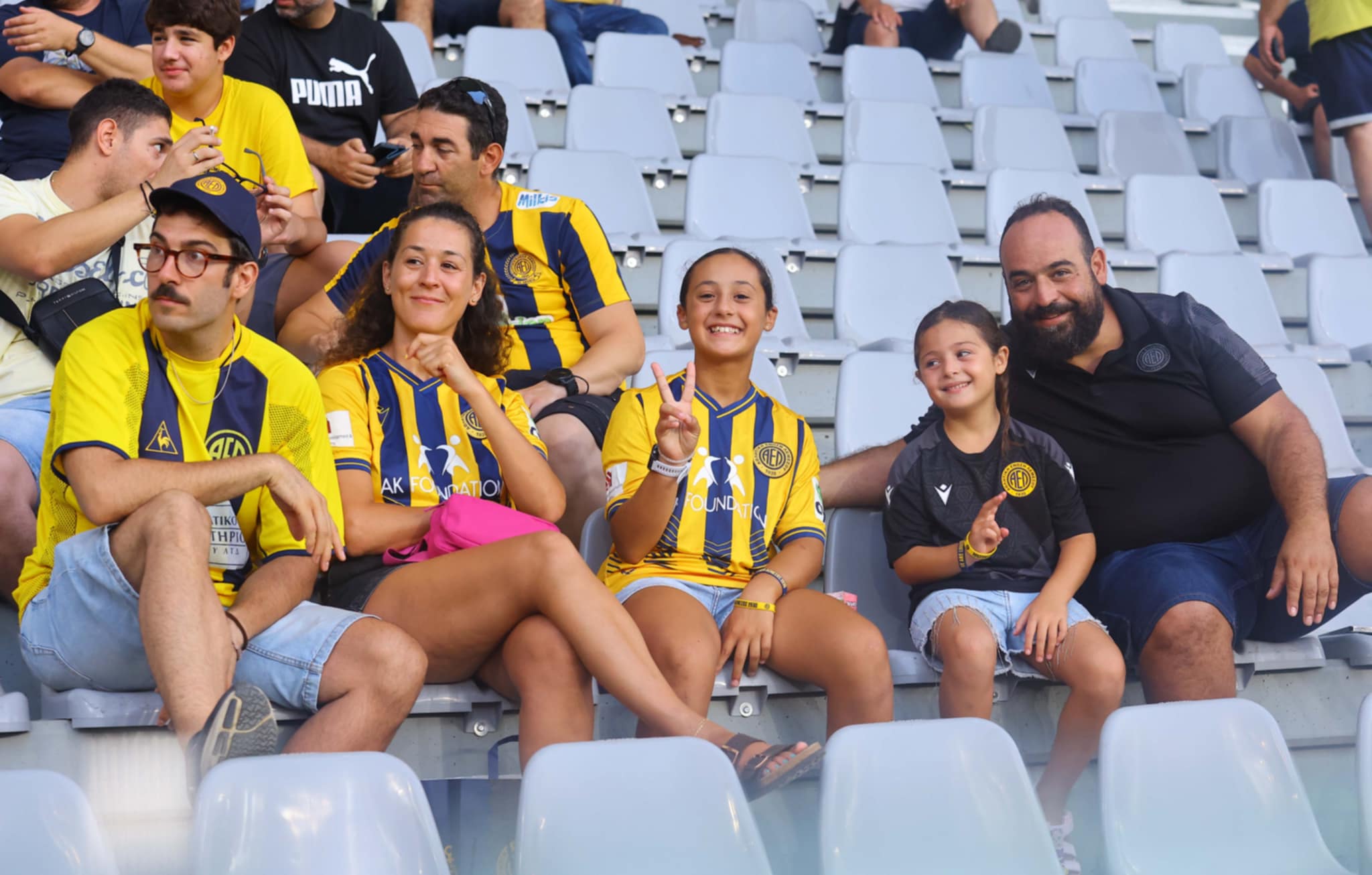 Πήρε θέση ο γαλαζοκίτρινος λαός (Φωτογραφίες)
