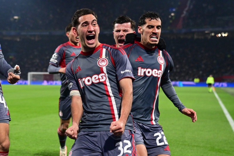 Το μεγαλείο σου μοναδικό και ΘΡΥΛΙΚΗ πρόκριση του Ολυμπιακού μέσα στο Άμστερνταμ!