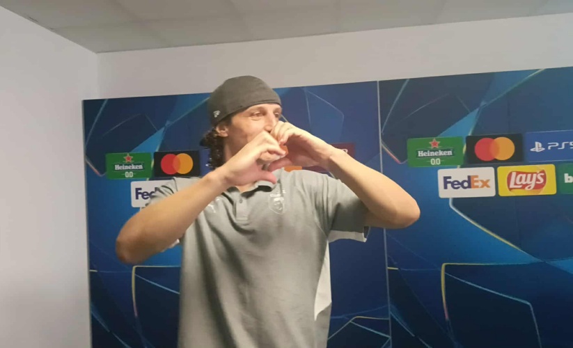 Νταβίντ Λουίζ: Στα χάι του μετά τη μεγάλη νίκη – Το ΣΚΗΝΙΚΟ έξω από τα αποδυτήρια! (ΒΙΝΤΕΟ)