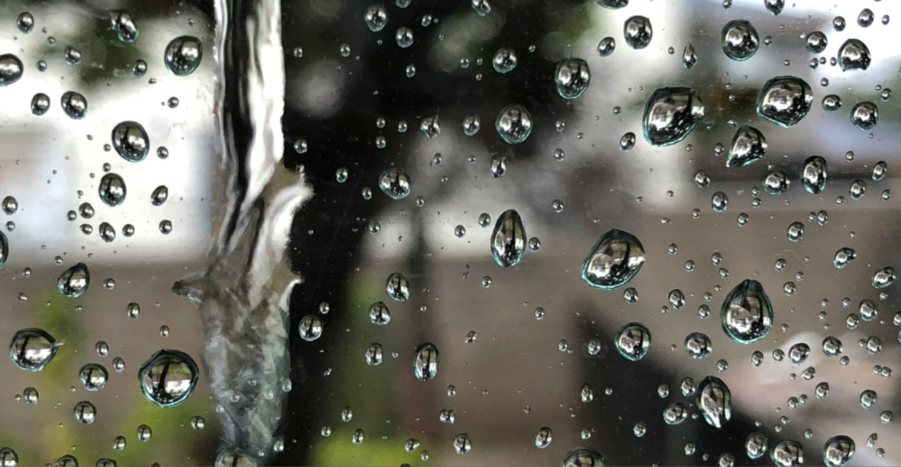 Επιτέλους ξανά βροχές – «Άνοιξαν» οι ουρανοί σε διάφορες περιοχές του νησιού – Δείτε βίντεο