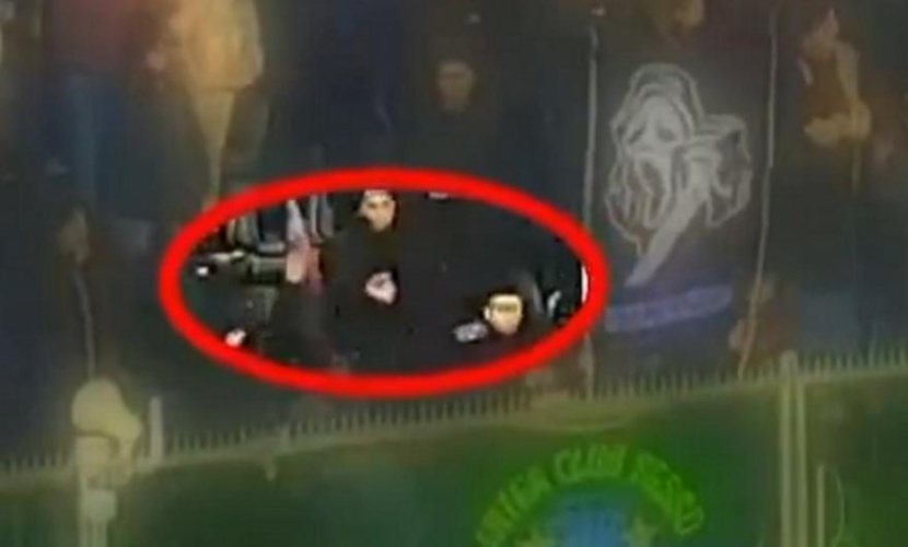 Η Αστυνομία έδωσε στη δημοσιότητα το βίντεο με τον ανεγκέφαλο που πέταξε την κροτίδα στον πορτιέρε της Κρεμονέζε