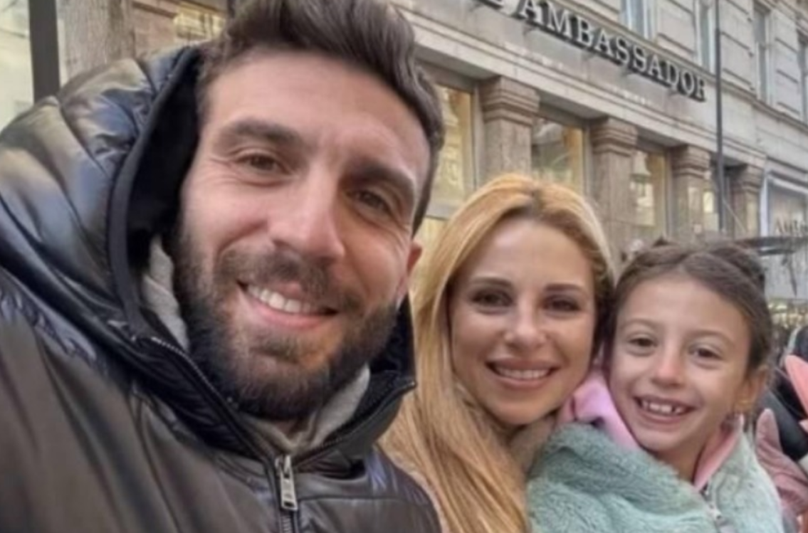 Γιώργος Εφραίμ: Αγκαλιά με την κόρη του μας έστειλε ευχές για το 2026 - Δείτε φωτογραφία