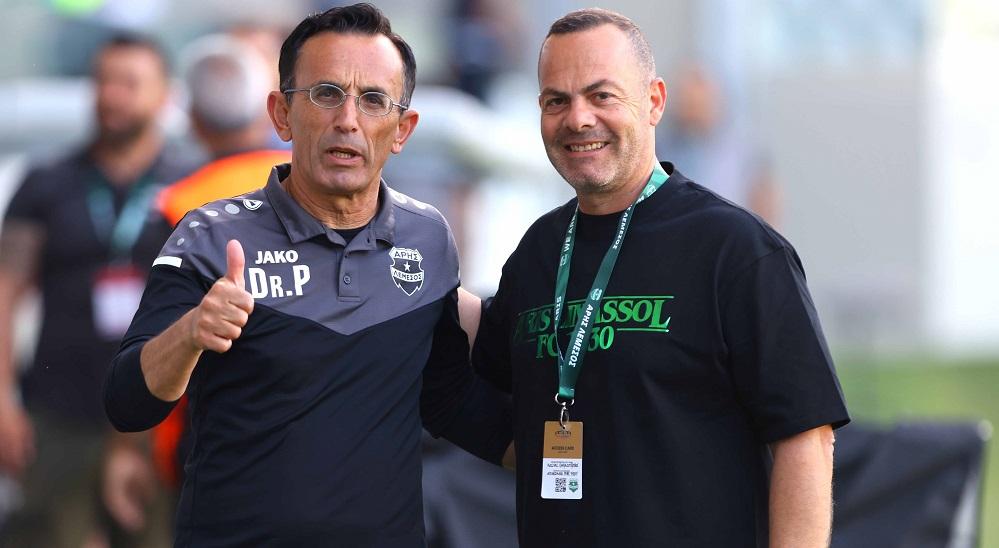 Θυμηθήκαμε τον κύριο που διακρίνεται αριστερά… 