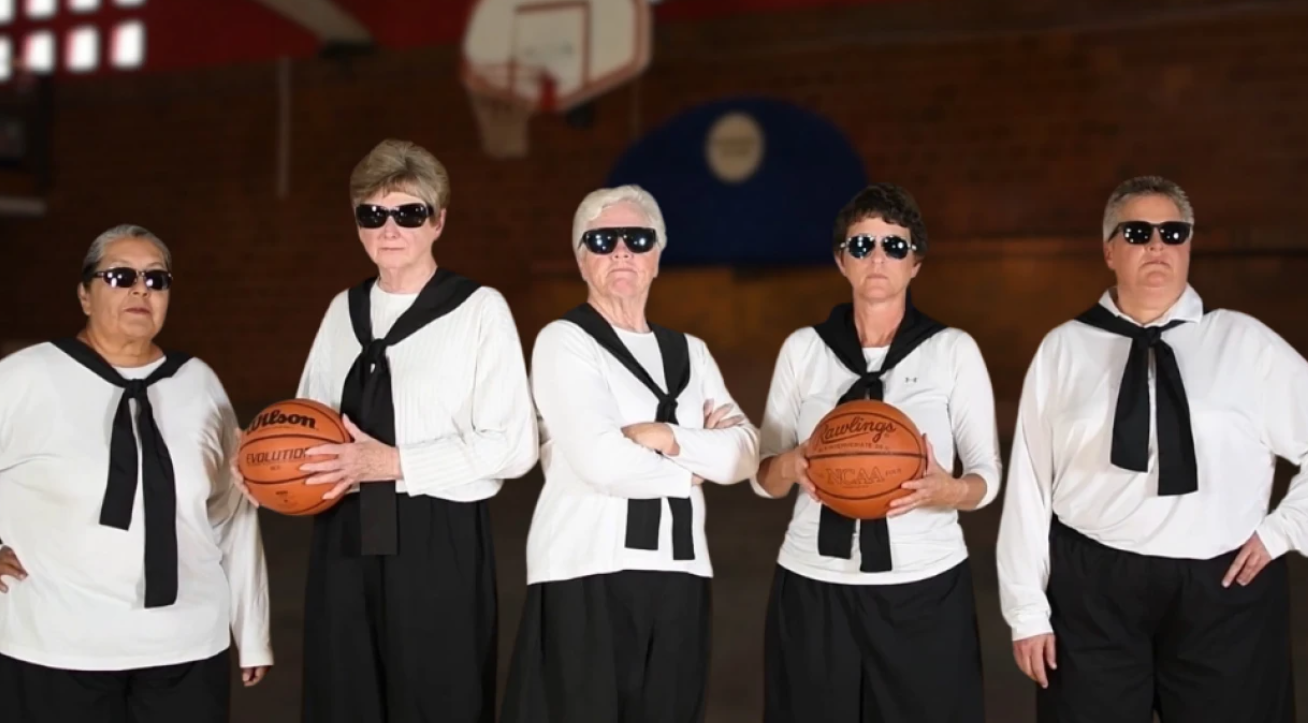 Είναι τα ομαδικά σπορ ελιξίριο της νεότητας; Οι τρομερές γιαγιάδες παίζουν μπάσκετ και... απαντούν