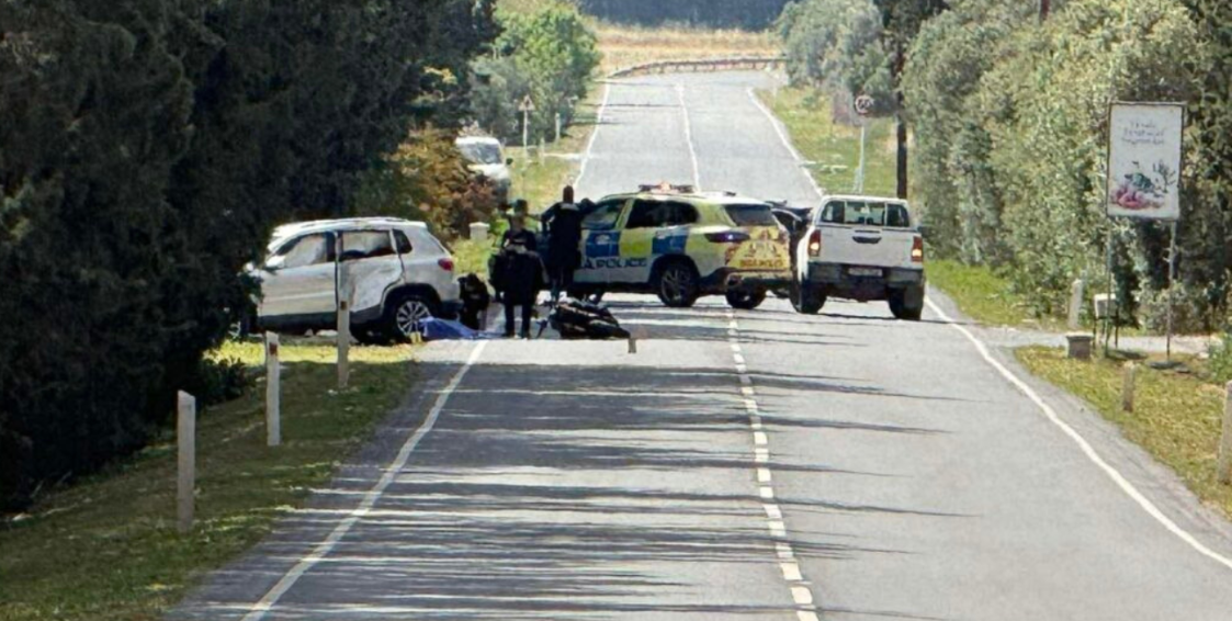 Συγκλονιστικές εικόνες από το σημείο της τραγωδίας στο Ακρωτήρι - Έσβησε μοτοσικλετιστής στην άσφαλτο - Λεπτομέρειες