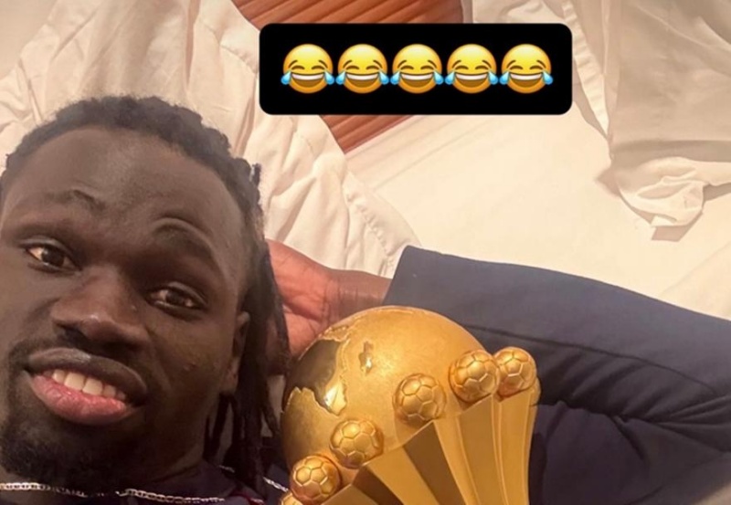 Η αντίδραση των Σενεγαλέζων διεθνών μετά την απόφαση-ΣΟΚ: Χαμόγελα, πόζες με το τρόπαιο και... μήνυμα στην CAF! (ΦΩΤΟΓΡΑΦΙΕΣ)