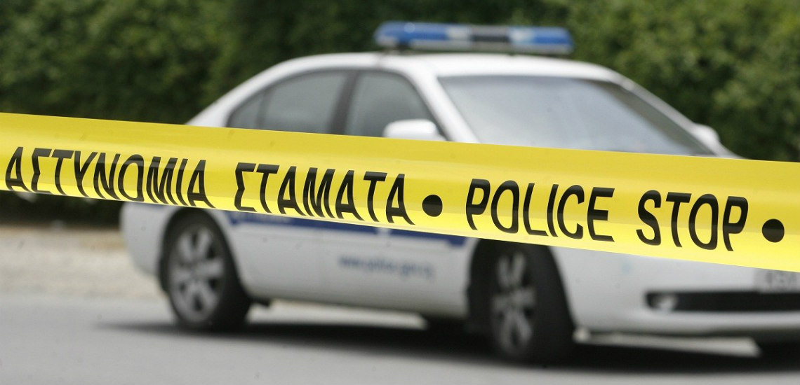 ΒΙΝΤΕΟ: Η σοκαριστική στιγμή που αυτοκίνητο «καρφώνεται» σε βιτρίνα μίνι-μάρκετ στη Λεμεσό