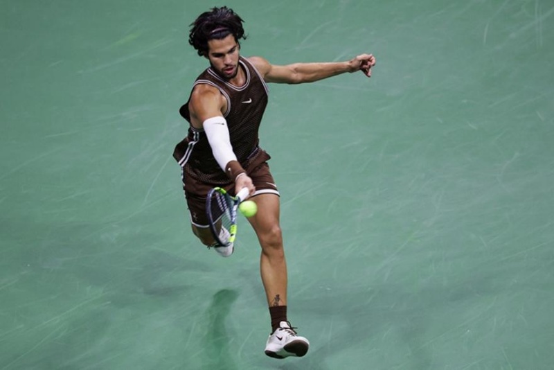 US Open: Ο Αλκαράθ ΞΕΣΠΑΣΕ για το σερβίς του και μετά «καθάρισε» τον Φαρία! (ΒΙΝΤΕΟ)