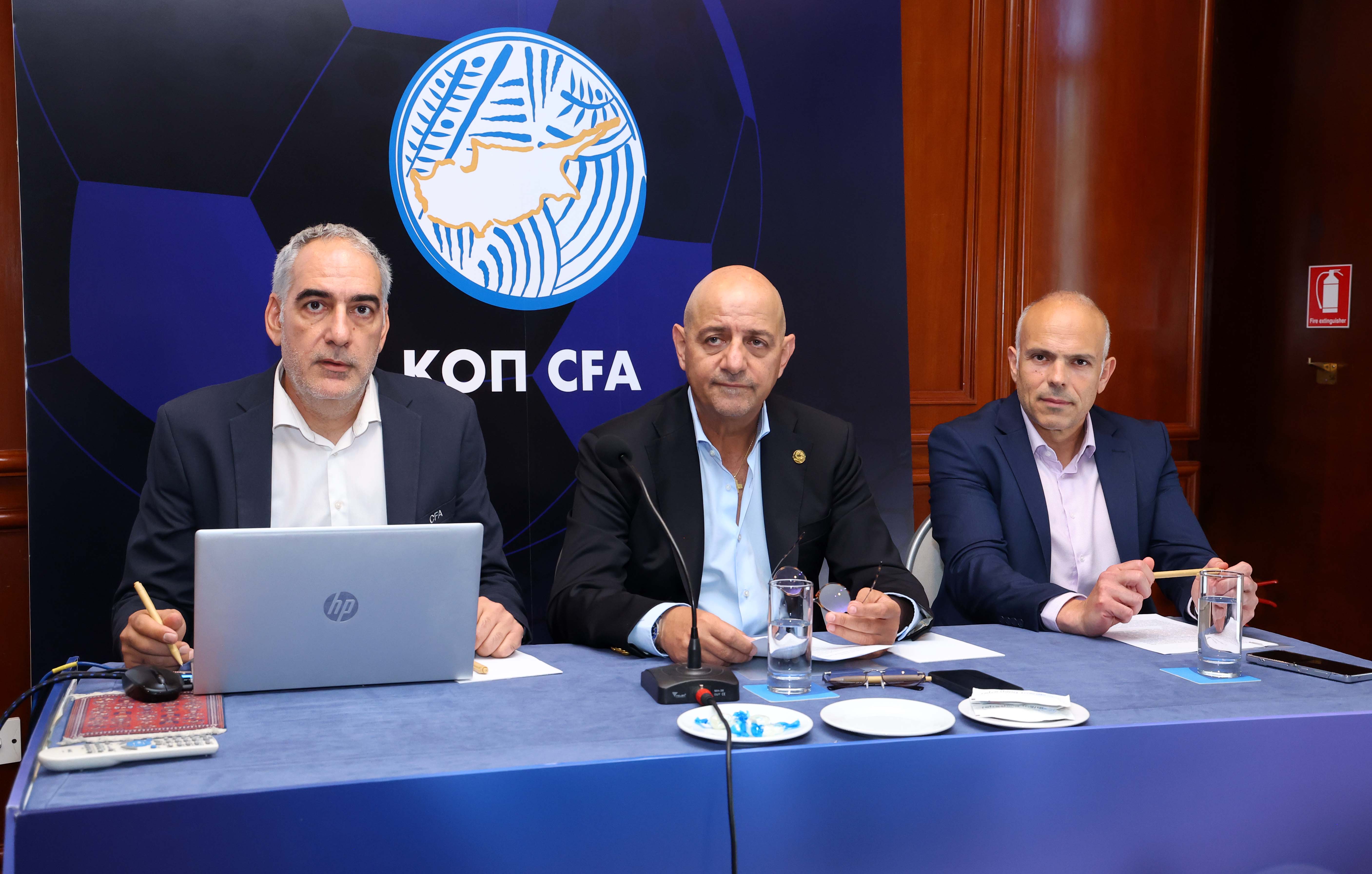 Απάντησε για τα κουτσομπολιά...