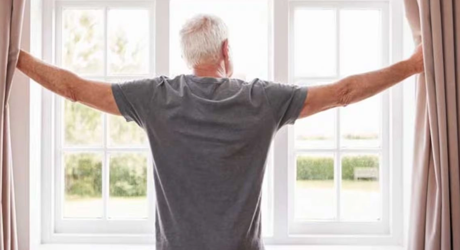 Γιατί οι ειδικοί επιμένουν να ανοίγουμε καθημερινά τα παράθυρα στο σπίτι