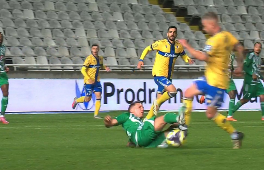 ΦΩΝΑΖΑΝ με μανία για ΚΟΚΚΙΝΗ από τον πάγκο του ΑΠΟΕΛ – Δείτε τη φάση (ΒΙΝΤΕΟ)