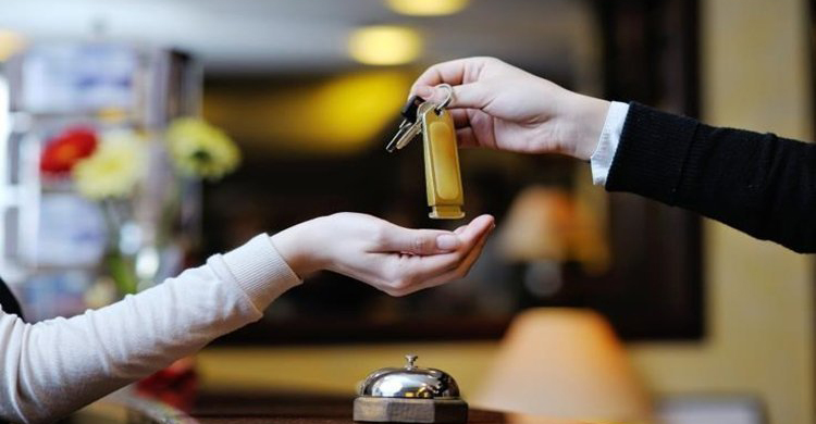 Ροζ σκάνδαλο: Αστέρας ποδοσφαίρου πιάστηκε «στα πράσα» με την κολλητή της γυναίκας του