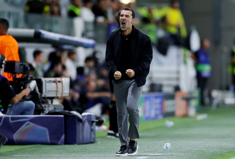 O παρ’ ολίγον «αχάπαρος»… έγινε ξανά μαέστρος!