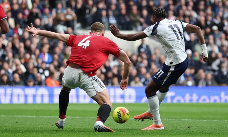 Με εξιλέωση Ντε Λιχτ στο 96′ κόντρα στην Τότεναμ, η Γιουνάιτεντ έσωσε ξανά βαθμό!