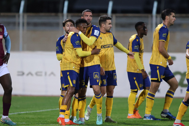 AEΛ: Μια ντουζίνα βρήκα... στόχο