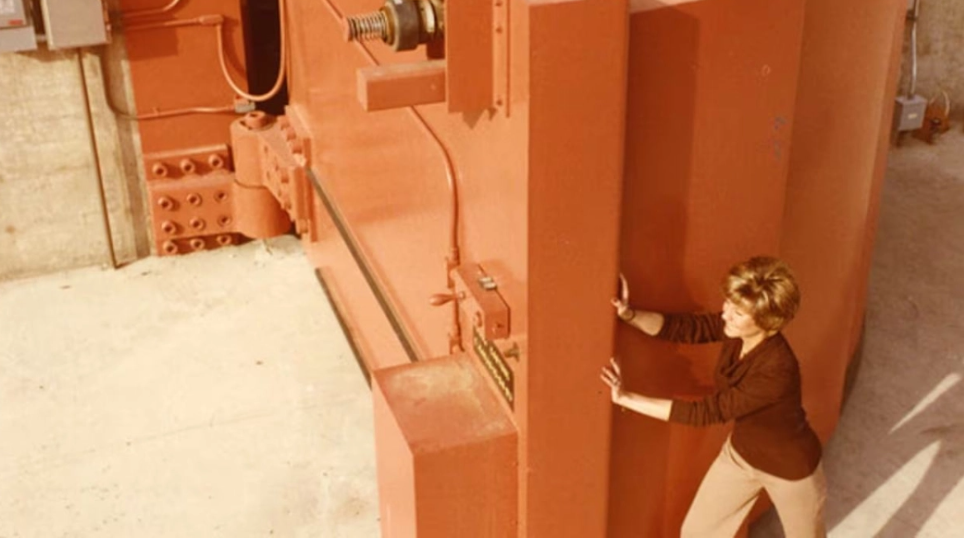 Η βαρύτερη πόρτα στον κόσμο: 44 τόνους και μόνο ένας μπορούσε να την κουνήσει