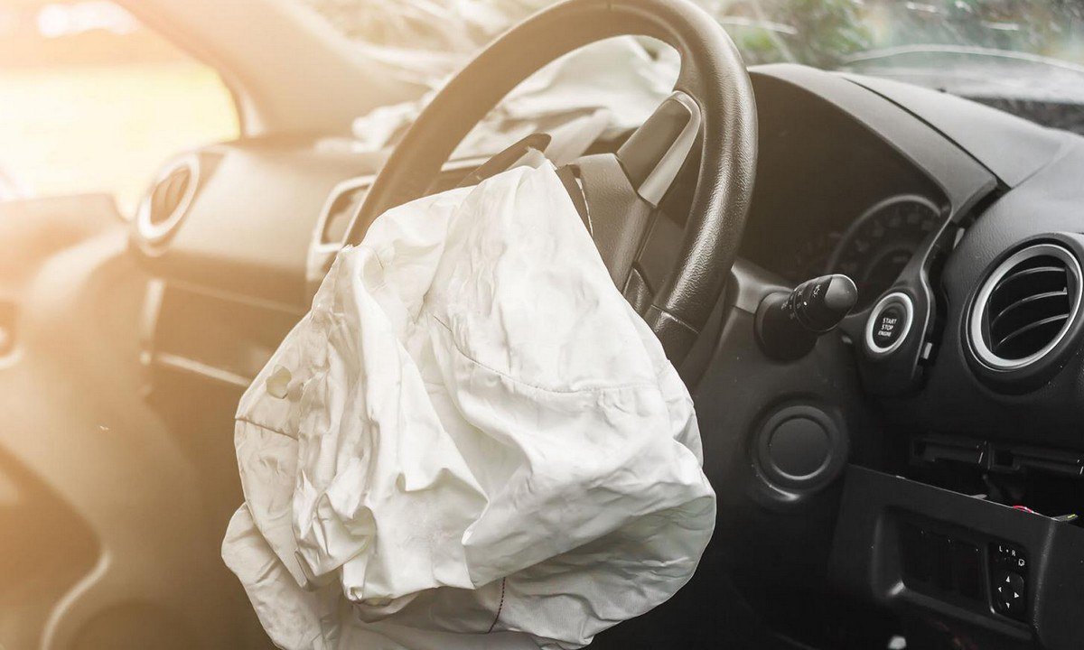 SOS από ΤΟΜ: Επικίνδυνοι αερόσακοι «θανάτου» – Εκτοξεύουν μεταλλικά θραύσματα - Τι πρέπει να προσέξουν οι οδηγοί