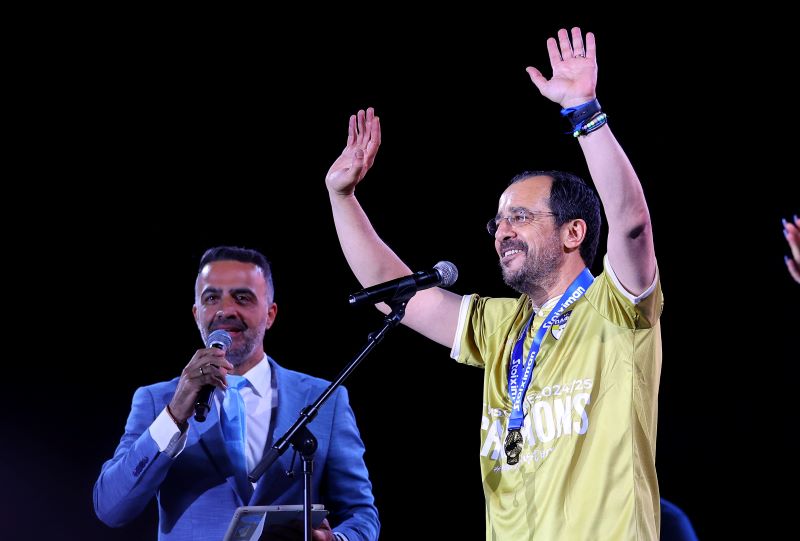 Μόνο η ντουντούκα έλειπε από τον ΠτΔ!
