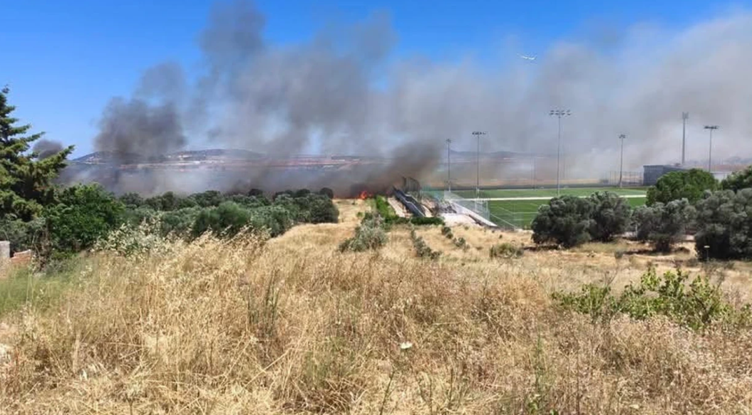 Σε ύφεση η φωτιά στα Σπάτα κοντά στο προπονητικό κέντρο της ΑΕΚ