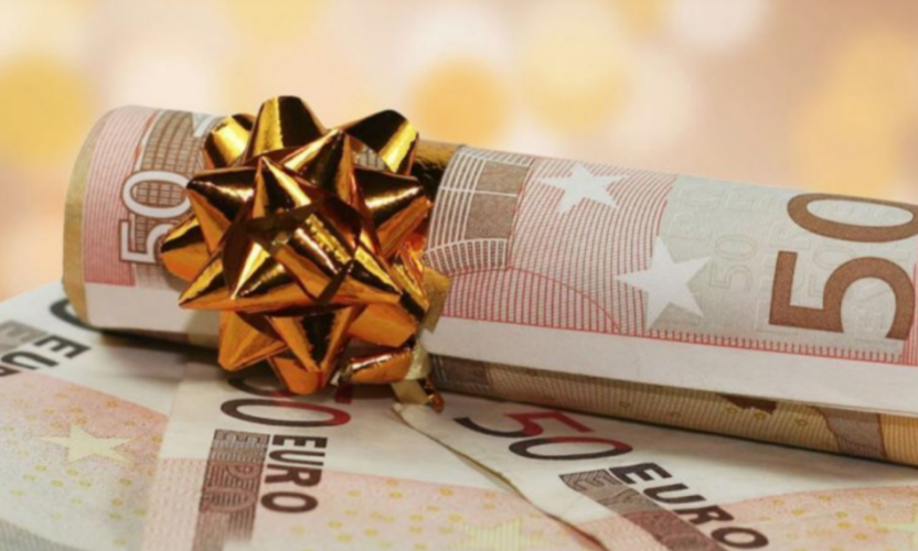 Γεμίζουν οι τραπεζικοί λογαριασμοί: Ποιοι περιμένουν έκτακτο επίδομα ενόψει των εορτών – Όλες οι πληροφορίες