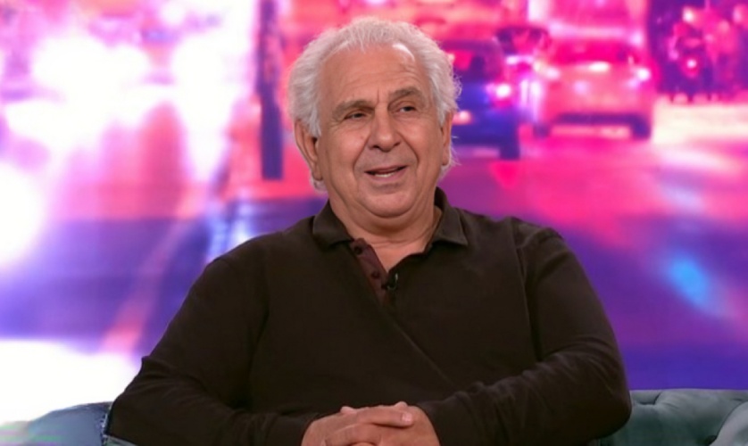 Ο Κώστας Καζάκας εξήγησε πώς κατέληξε να μένει 30 χρόνια στην Κύπρο εξαιτίας της Ελισάβετ Κωνσταντινίδου!