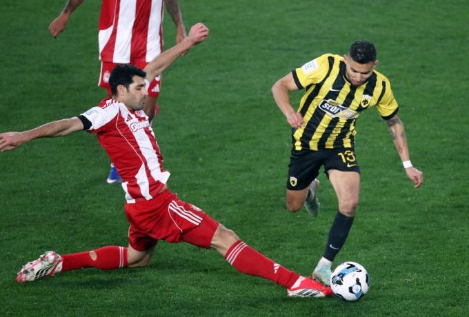 Το ντέρμπι Ολυμπιακός-ΑΕΚ καθορίζει τις πιθανότητες για πρωτάθλημα