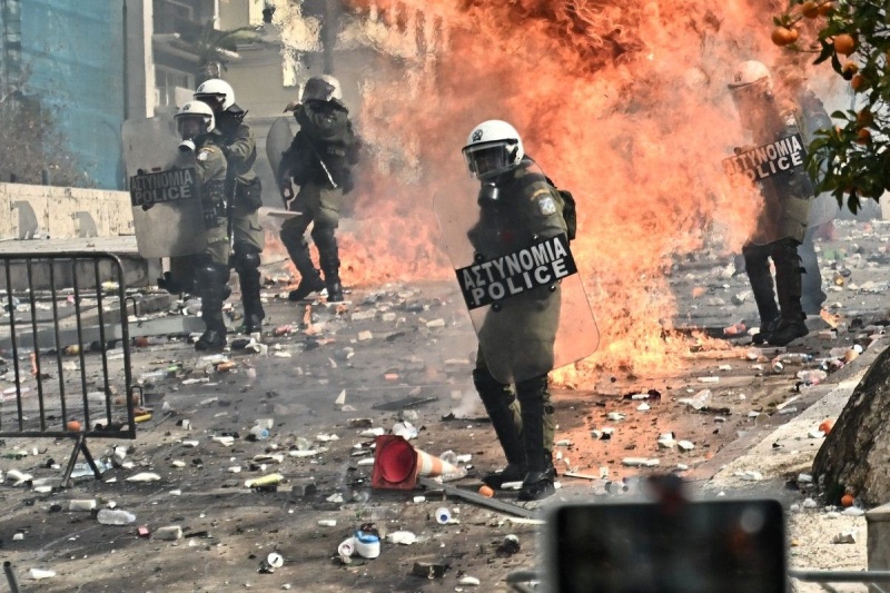 Χούλιγκαν τριών μεγάλων ομάδων ανάμεσα στους ταραξίες των επεισοδίων στο κέντρο της Αθήνας