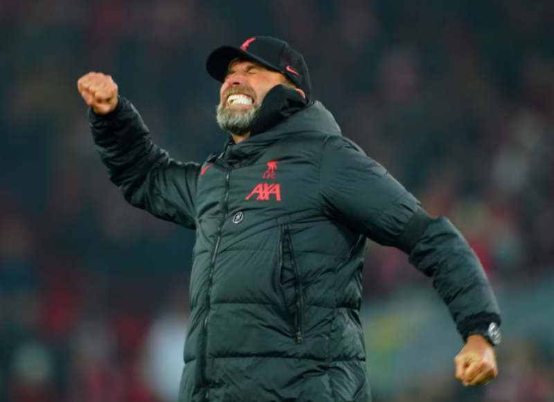 «One last time»: Όλος ο κόσμος της Λίβερπουλ περίμενε σήμερα τις... γροθιές του Κλοπ στο KOP! (ΒΙΝΤΕΟ)