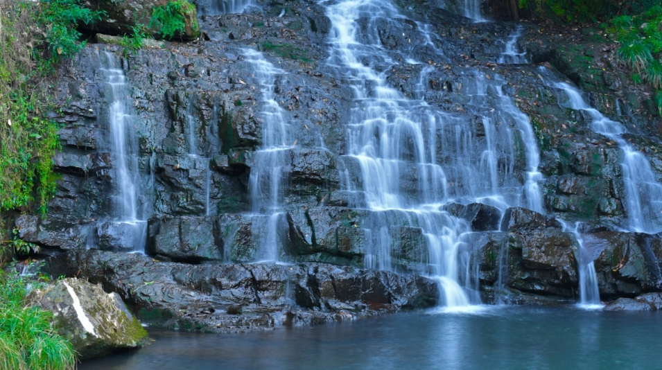 Ο μεγαλύτερος καταρράκτης στον κόσμο: Πέφτουν 5 εκατομμύρια κυβικά μέτρα νερού ανά δευτερόλεπτο