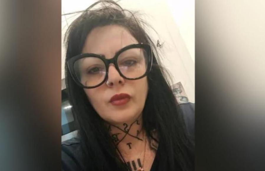 «Ανάβει φωτιές» η Annie Alexoui με το νέο της βίντεο απαντώντας στον γνωστό tiktoker για Φαίδωνα και κοντέινερ – «Πρέπει να είσαι καθαρός όπως το κρύσταλλο»