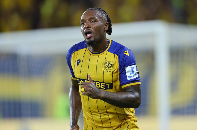 Ιδιαίτερη στιγμή για παίκτη της ΑΕΛ: Βαφτίστηκε και ευχαρίστησε τον Ιησού (ΒΙΝΤΕΟ)