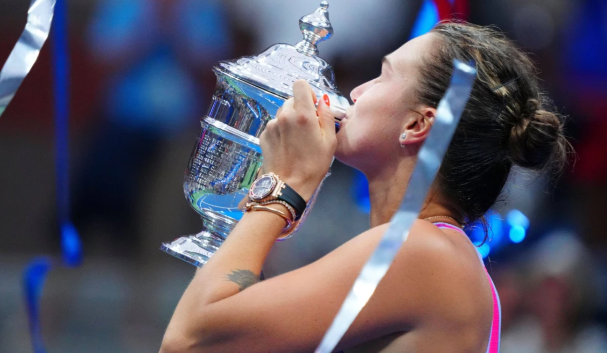 Κουνούσε τους γοφούς της και τρέλανε τους θαυμαστές της - Η Σαμπαλένκα με ένα βίντεο τα «έσπασε» ξανά