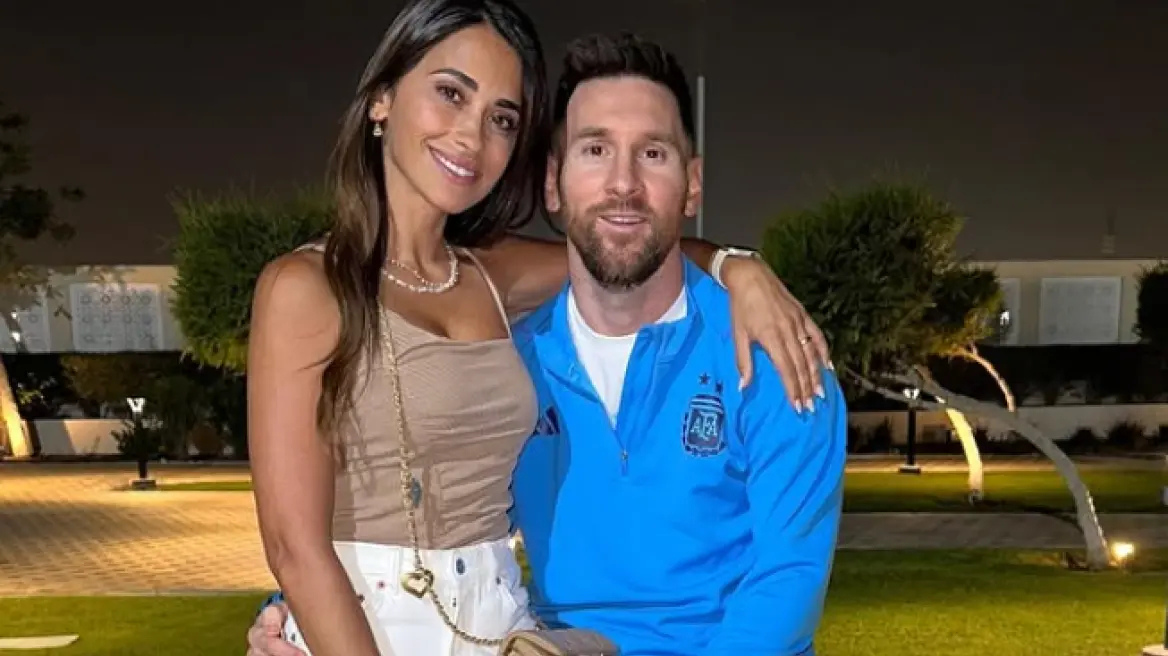 Τρυφερές στιγμές για Μέσι και Αντονέλα στην πισίνα του σπιτιού τους (ΦΩΤΟΓΡΑΦΙΑ)