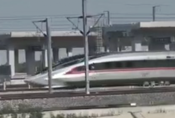 Τρέχοντας με 800 χιλιόμετρα την ώρα: Νέο παγκόσμιο ρεκόρ για κινεζικό τρένο μαγνητικής αιώρησης