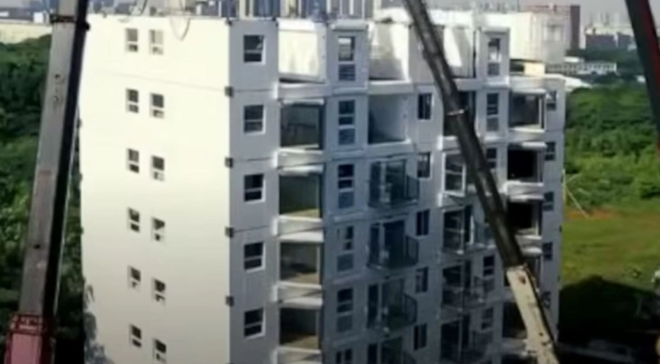 Στην Κίνα «σηκώθηκε» 10όροφο κτίριο-Lego σε μόλις 28 ώρες (BINTEO)