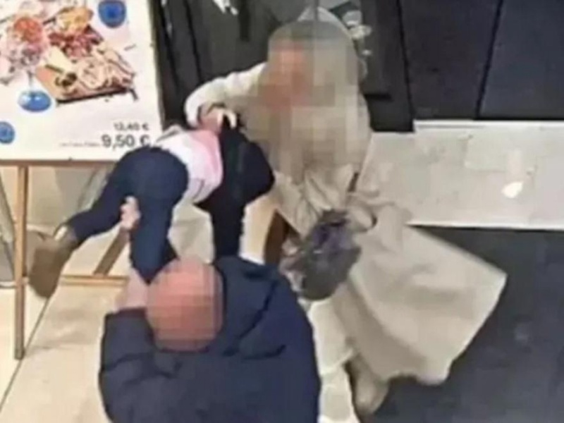 Βίντεο - ΣΟΚ: Άνδρας προσπαθεί να αρπάξει μωρό από τη μητέρα του μέσα σε σούπερ μάρκετ!