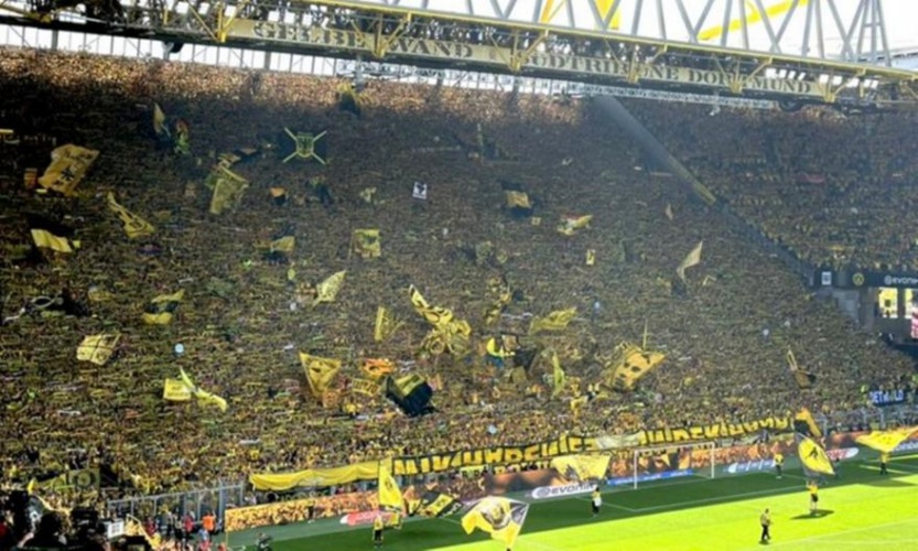 ΑΝΑΤΡΙΧΙΛΑ: Οι οπαδοί της Ντόρτμουντ τραγουδούν μετά το... ΚΑΖΟ και τον χαμένο τίτλο! (ΒΙΝΤΕΟ)
