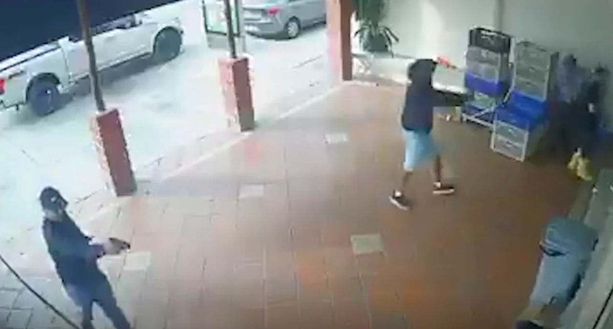 VIDEO: Σκληρές εικόνες – Η στιγμή που οι δράστες ανοίγουν πυρ και δολοφονούν τον διεθνή ποδοσφαιριστή